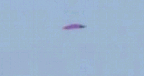 '秘鲁拍摄到紫色碟状UFO盘旋'