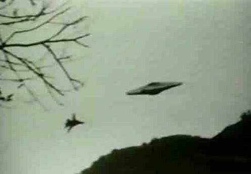 '多国飞行员遭遇UFO