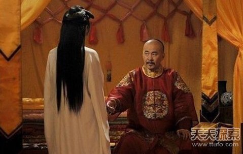 '妃子侍寝皇帝：13岁就临幸宫女'