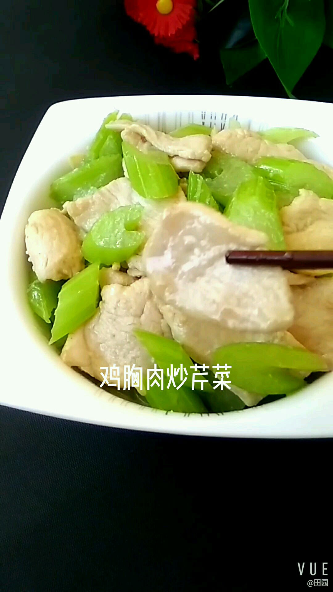 鸡胸肉炒芹菜成品图