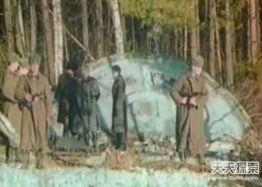 '1996年军方击落UFO！外星人被当场活捉'