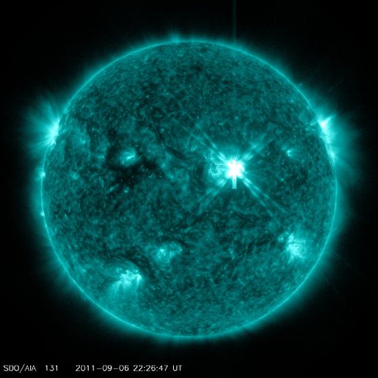 '太阳昨日爆发剧烈耀斑