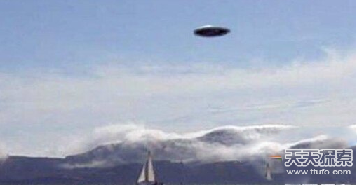 'UFO造访美国：水下竟然藏匿外星人基地'