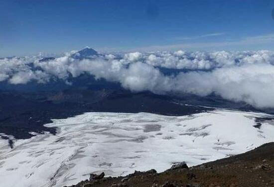 '罕见的火山口上的冰川之谜：谁说的水火不相容'