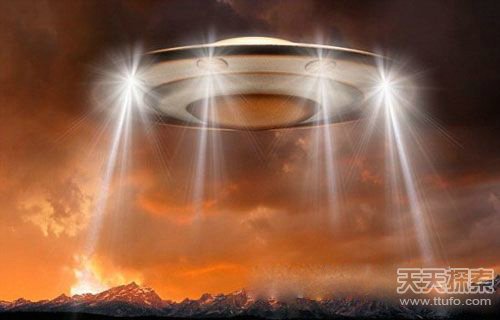 'UFO屡现身地球：外星人竟拿地球人类做实验'